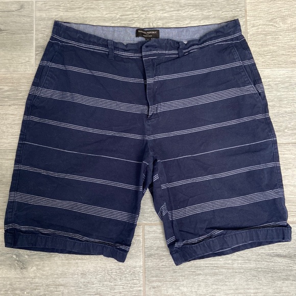 Banana Republic Shorts Mens Blue And White Striped Banana Republic